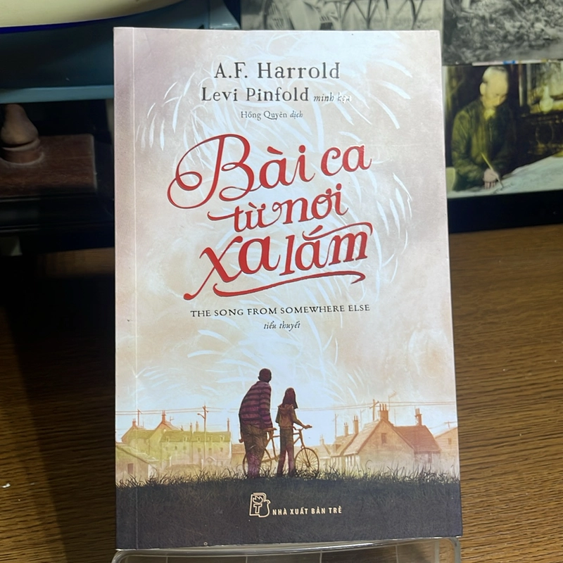 Bài ca từ nơi xa lắm A.F. Harrold 498616