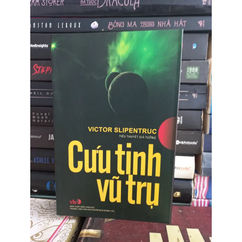 CỨU TINH VŨ TRỤ - VICTOR SLIPENTRUC 595789