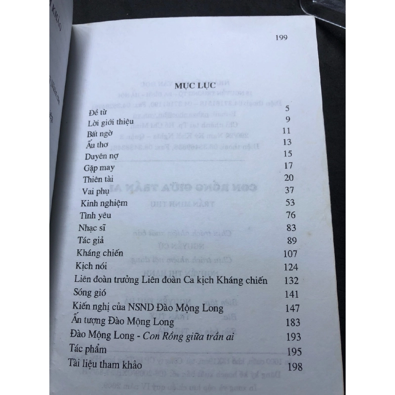 Con rồng giữa trần ai mới 70% ố bẩn có dấu mộc và viết nhẹ trang đầu 2009 Trần Minh Thu HPB0906 SÁCH VĂN HỌC 914755