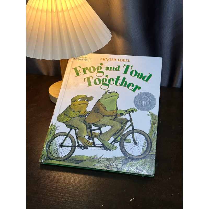 Sách bìa cứng Frog and Toad Together  303800