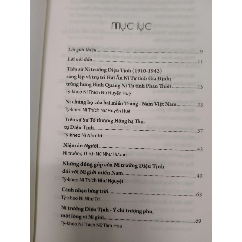 Ngọn đuốc đầu tiên của ni giới Miền Nam L7 - 2022 - 354 trang LỊCH SỬ - CHÍNH TRỊ - TRIẾT HỌC ANTQ2012-207 737533