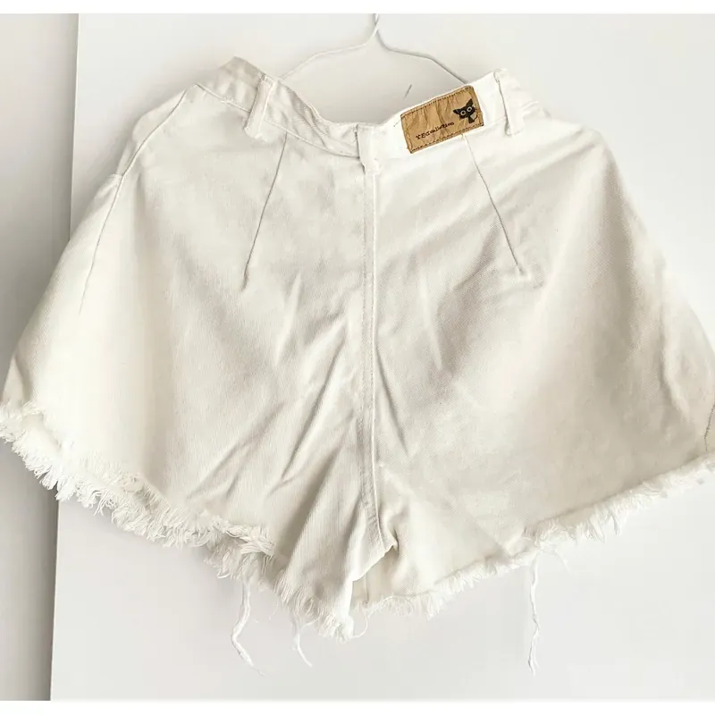 MỚI 98%****QUẦN SHORT THÔ TRẮNG HÌNH MÈO* FREESIZE* TẶNG QUÀ 0Đ FREESHIP 591559