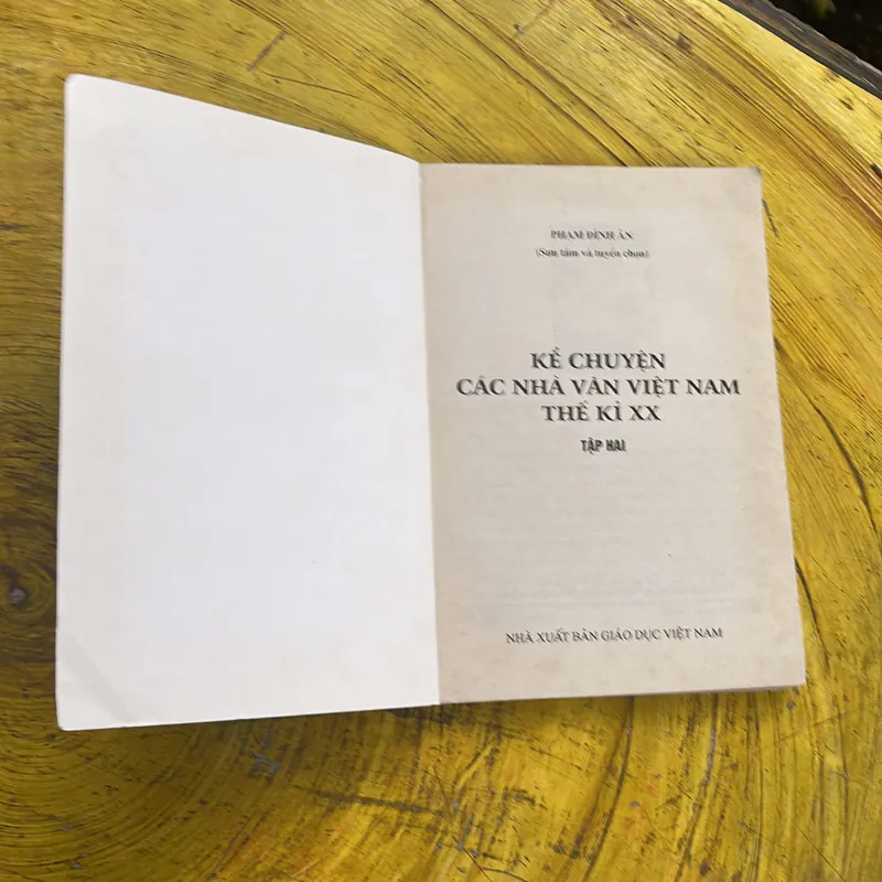 KỂ CHUYỆN CÁC NHÀ VĂN VIỆT NAM THẾ KỈ XX- PHẠM ĐÌNH ÂN 2 tập 735513