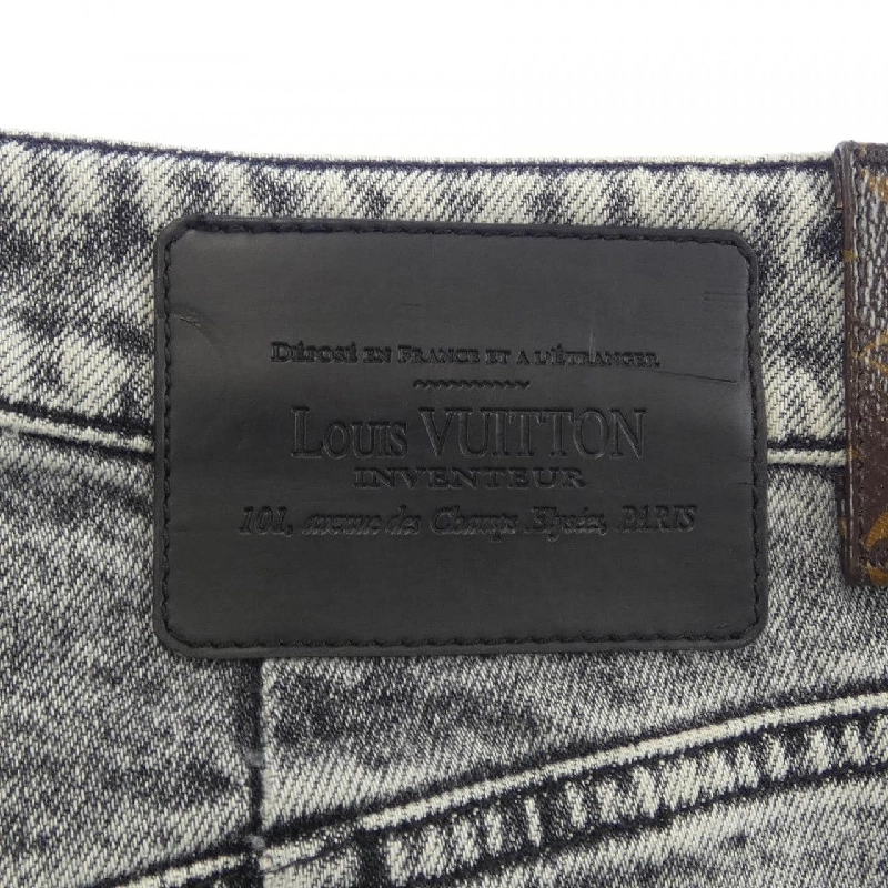Quần jeans LOUIS VUITTON FFPA20HSI - Hàng hiệu Authentic 819426