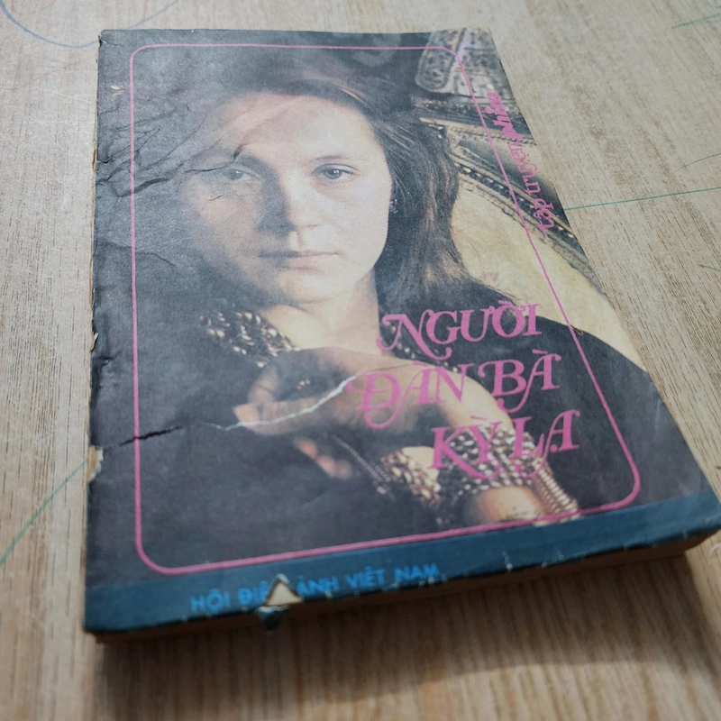 Người đàn bà kỳ lạ | tập truyện phim | 1985 503734