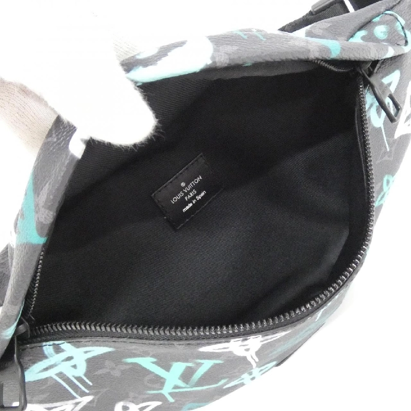 Túi đeo chéo Louis Vuitton Monogram Eclipse (LV Graffiti Veil) Discovery Bum Bag PM M21397 - Hàng hiệu Chính hãng 767951