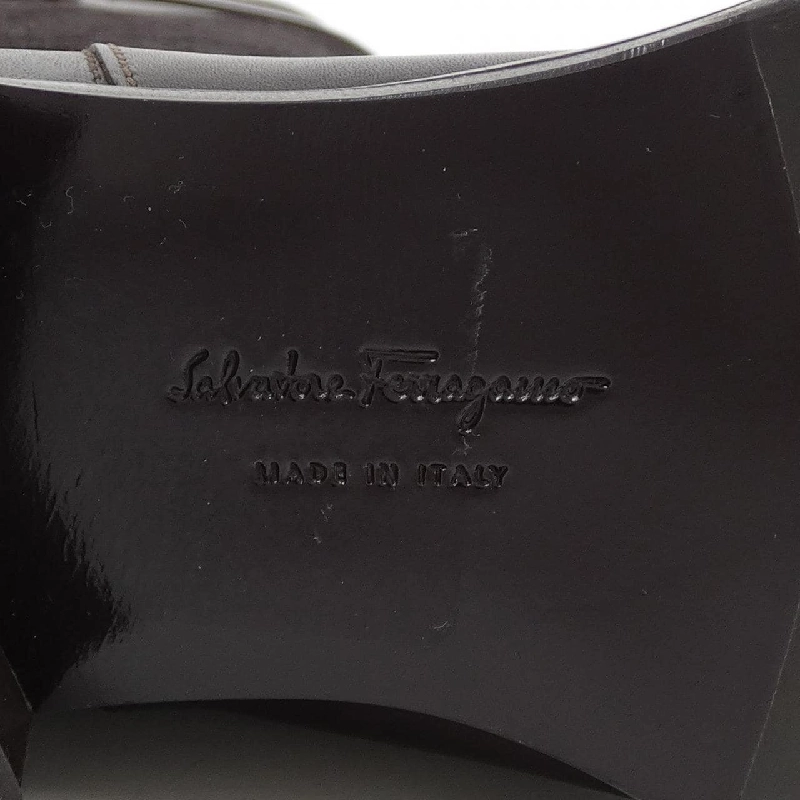 Giày boot SALVATORE FERRAGAMO - Hàng hiệu Authentic 828410
