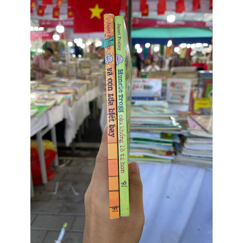 Muncle Trogg 2 cuốn . Muncle Trogg Và Con Lừa Biết Bay . Muncle Trogg cậu khổng lồ tí hon 546565