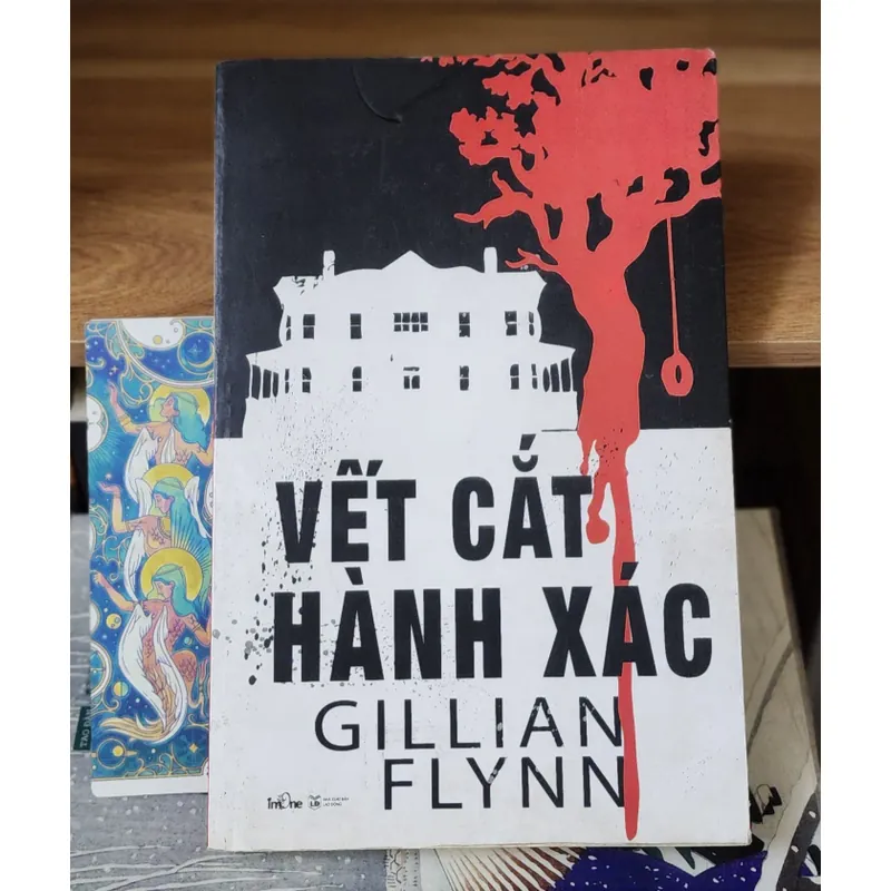 Tiểu thuyết VẾT CẮT HÀNH XÁC - tác giả: Gillian Flynn 704321