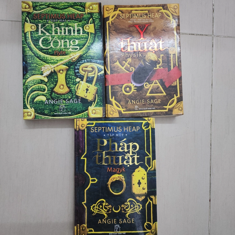 Combo 3 quyển truyện Septimus Heap gồm Pháp thuật, Khinh công và Y thuật 509391