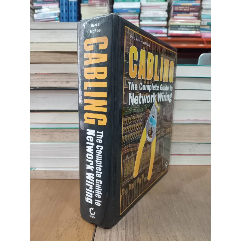 Cabling: The complete guide to network wiring - David Groth, Jim McBee 702618