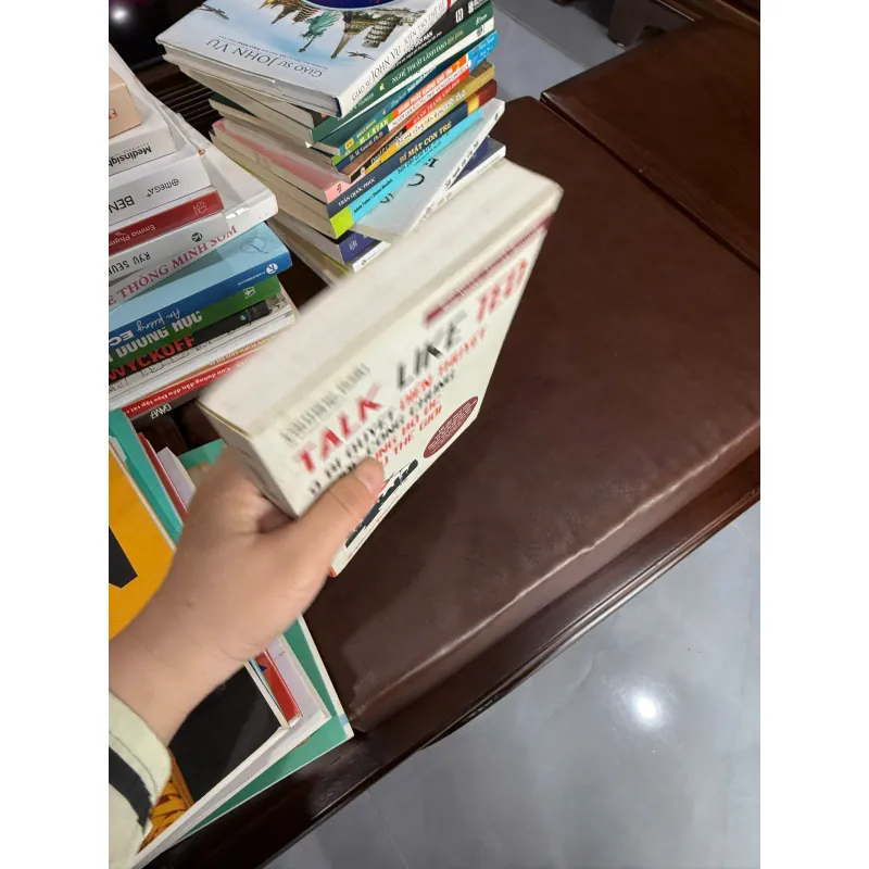 TALK LIKE TED – 9 BÍ QUYẾT DIỄN THUYẾT TRƯỚC CÔNG CHÚNG- K4 1023162