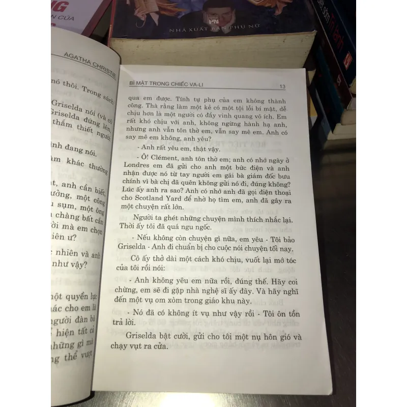 Bí mật trong chiếc vali - Agatha Christie 999458