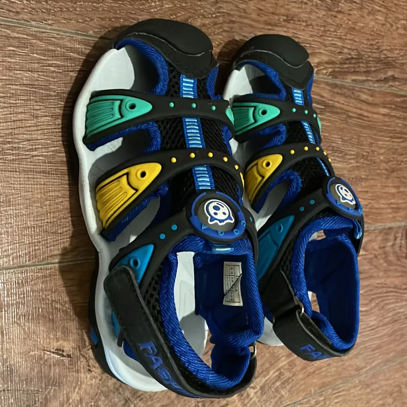 Sandal bé trai size 32 (210) 728699