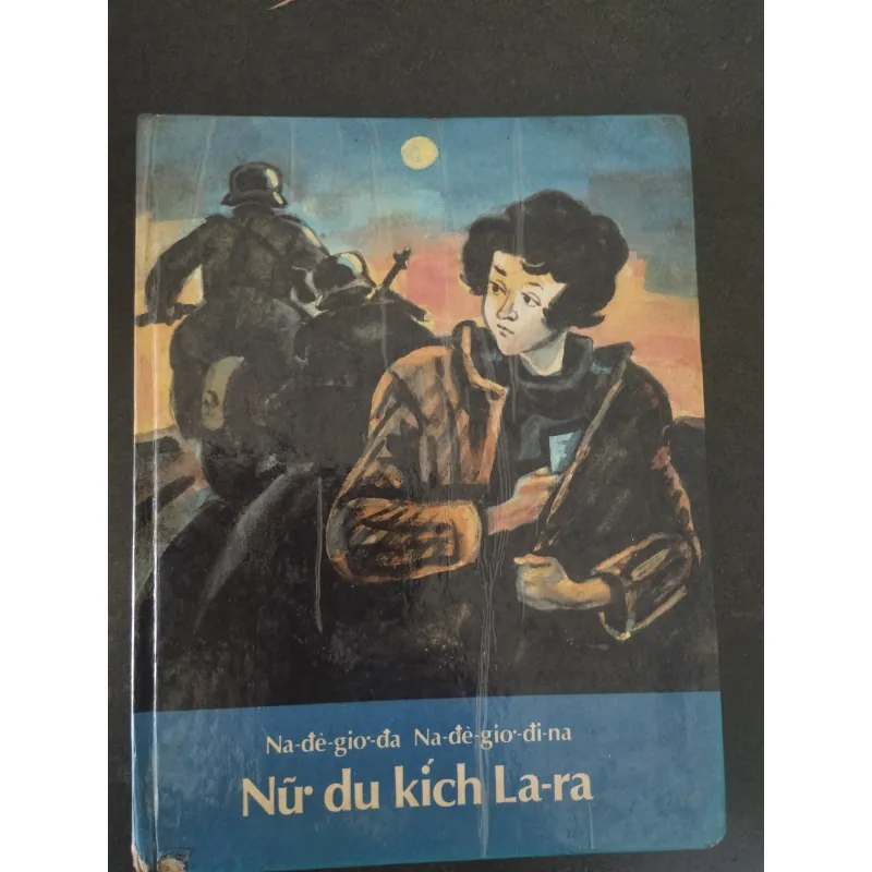Nữ du kích La-ra- tg Na- đê- giơ- đa Na- đê- giơ- đi - na( sách liên xô 1989 1006410