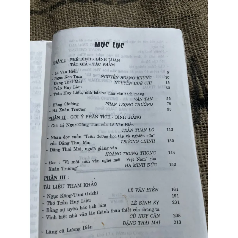 Phê bình văn học  LÊ VĂN HIẾN - TRẦN HUY LIỆU- ĐẶNG THAI MAI - HỒNG CHƯƠNG -  1005935