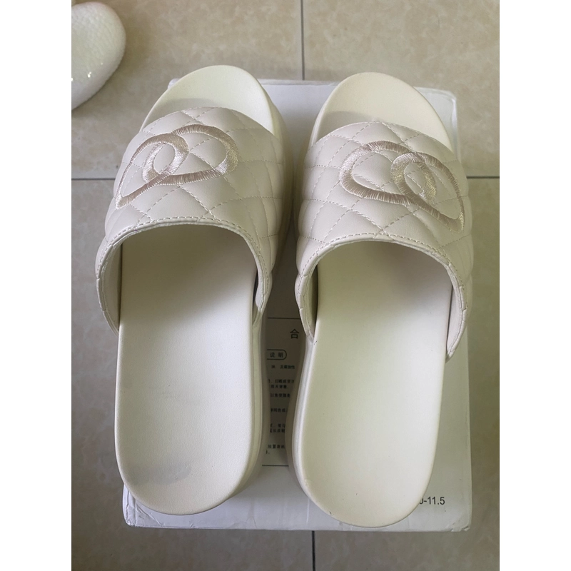 Dép quai thêu trần bông cao 7cm 524535