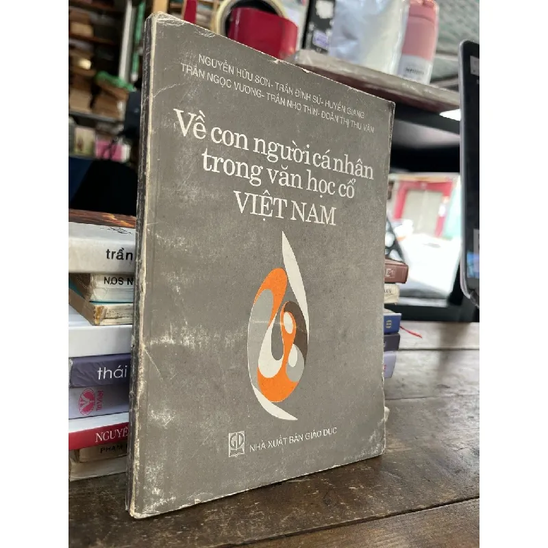 Về con người cá nhân trong văn học cổ Việt Nam - nhiều tác giả 606088