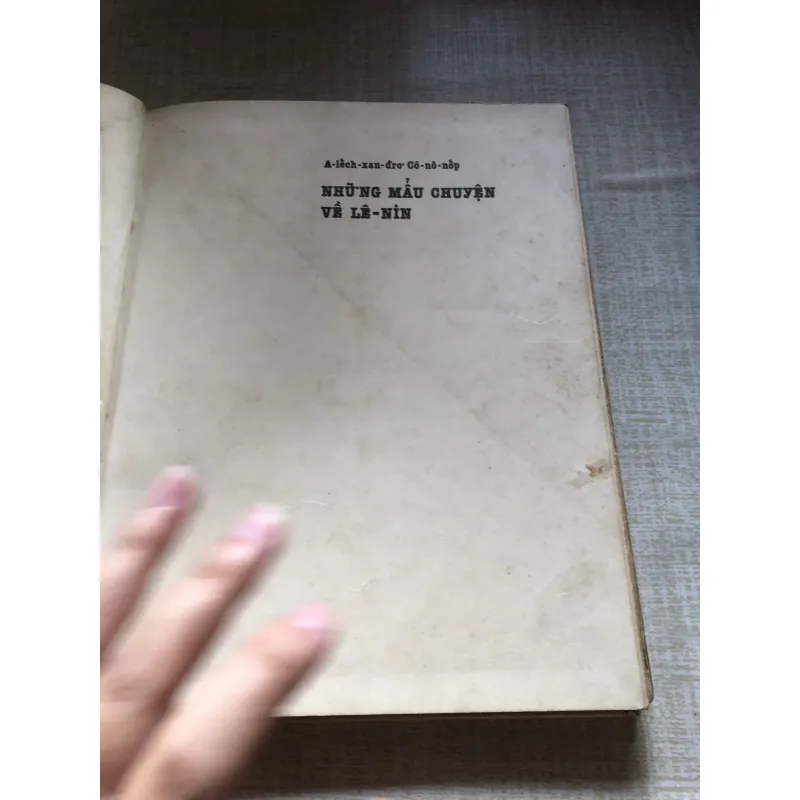 Những mẩu chuyện về Lê Nin_A-lếch-xan-đrơ Cô-nô-nốp 971311