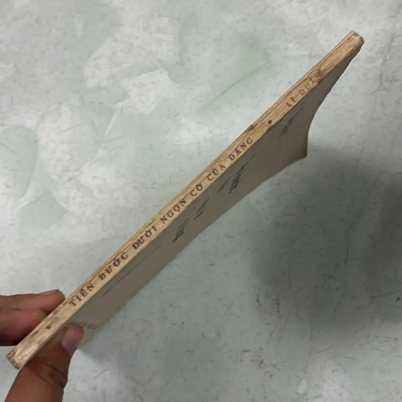 Tiến bước dưới ngọn cờ của đảng - Lê Duẫn - 1980s 1001405