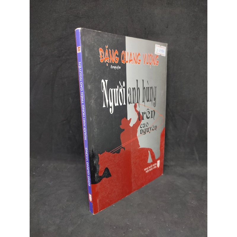 Người anh hùng trên cao nguyên mới 80% HCM2104 911608