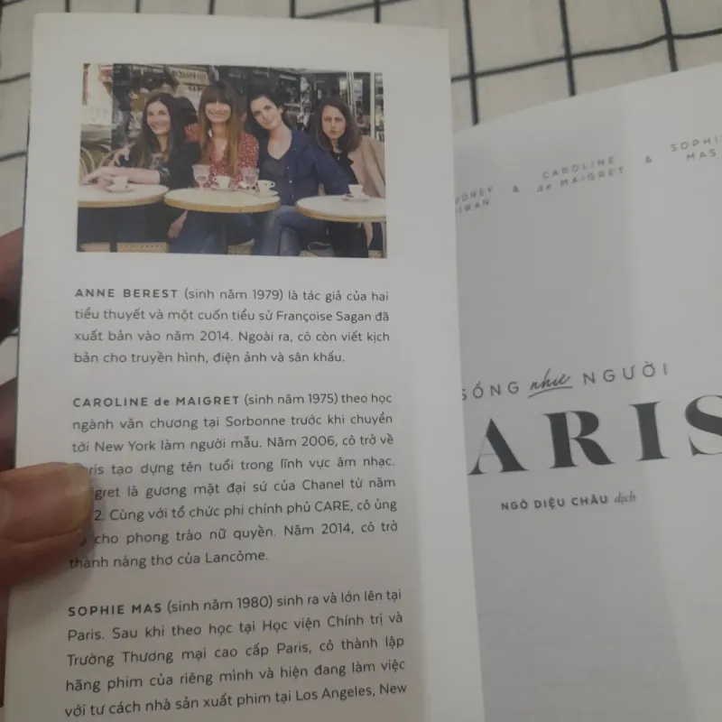 Phong cách Sống Như Người PARIS. Tg. Anna, Audrey, Caroline và Sophie. Nxb Thế Giới 2018 714820