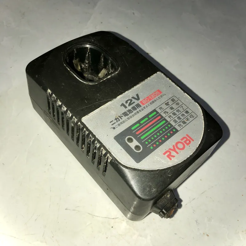 Sạc pin 12V Ryobi Nhật dành cho pin Ni-Cd 571860
