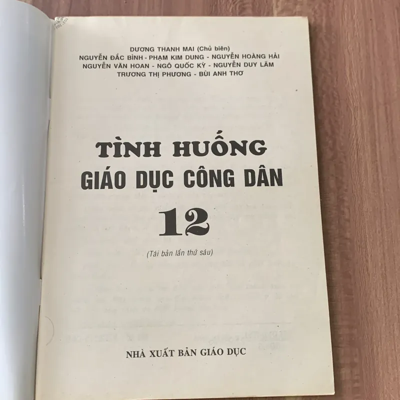 Tình huống Giáo dục công dân 12, sách giáo khoa in năm 2005 674622