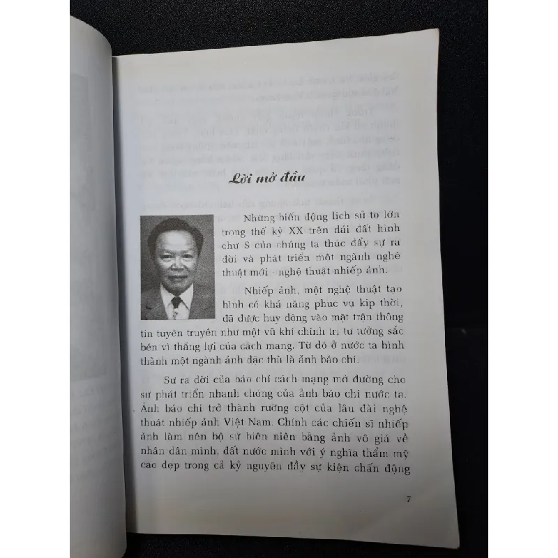 [59K/kg] Nghệ thuật của khoảnh khắc nhiếp ảnh 2012 Nguyễn Huy Hoàng mới 80% bị ố HCM2409 364363