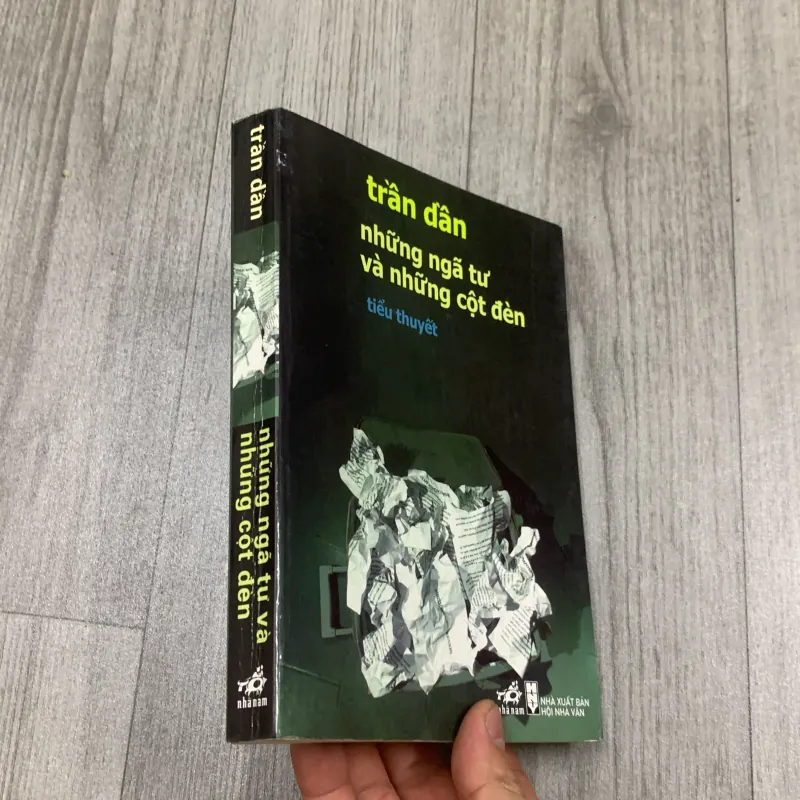 Những ngã tư và những cột đèn - trần dần. 1a5 1002847