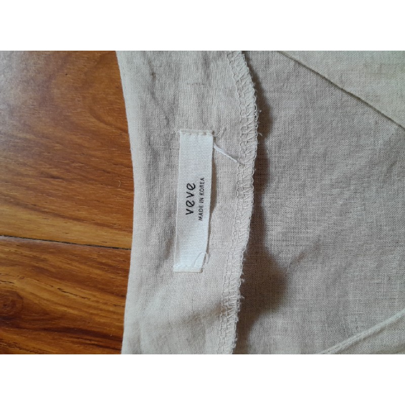 Áo linen mỏng, thêu tay phần gấu áo. Sz M 50-55kg. 70k 14304