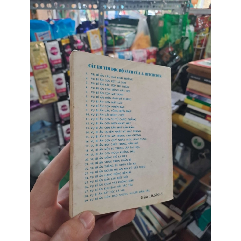 Vụ Bí Ẩn Hòn Đảo Những Người Đắm Tàu - Alfred Hitchcock 2000 mới 80% VĂN HỌC HCM3012 924141