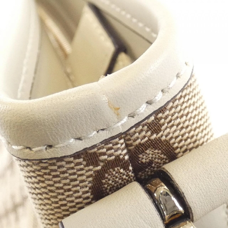 Túi đeo vai Gucci 388930 KQWFY 610135