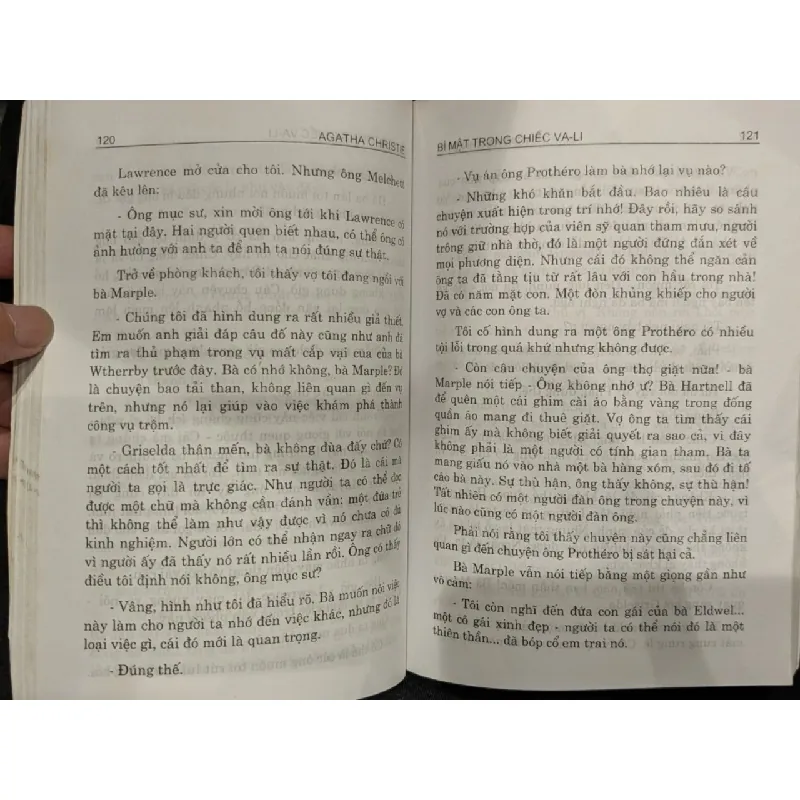Bí mật trong chiếc vali - Agatha Christie 629729