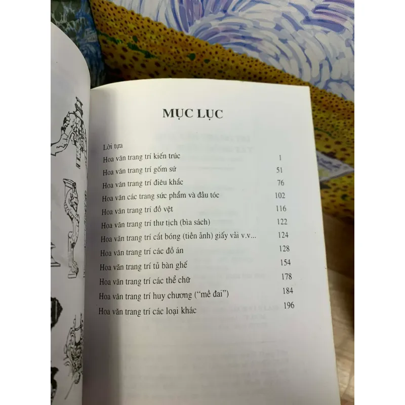 Văn Hóa Trang Trí Các Nước Đông Tây - Huỳnh Văn Lý 927239