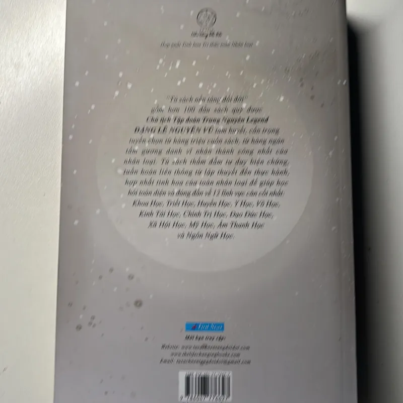 Khác biệt hay là chết 994886