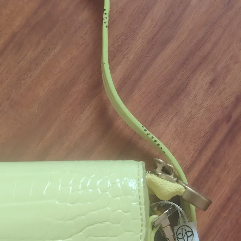 Thanh lý túi xách nữ màu vàng gà non rất dễ thương. 936415