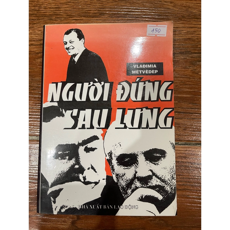 Người đứng sau lưng - Vladimir Medvedev (7) 525697