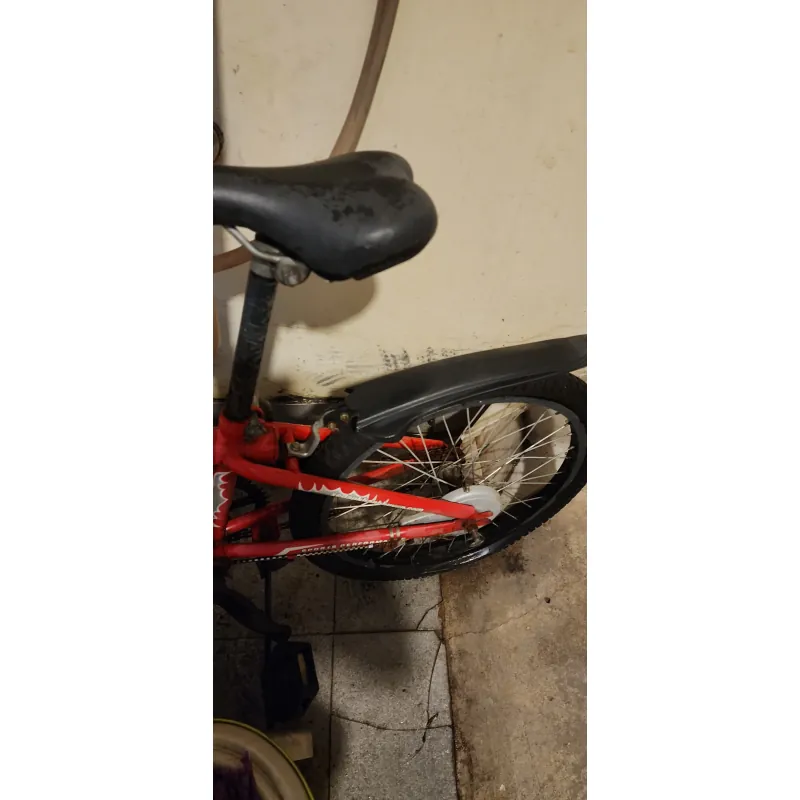 Xe đạp thể thao trẻ em Khách hãng màu đỏ đen phong cách thể thao 787798