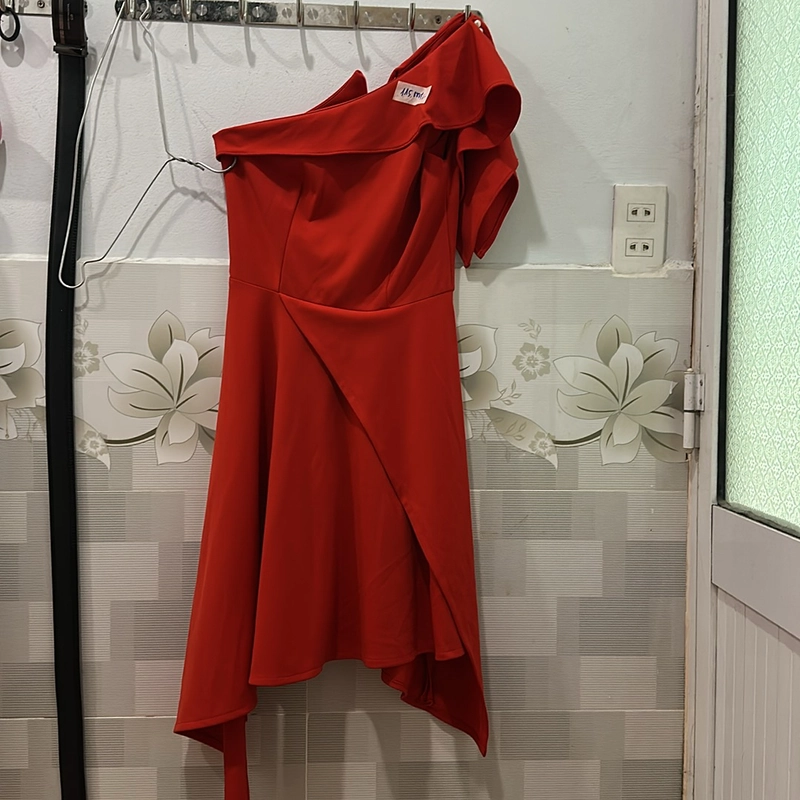 Váy màu đỏ size S 509684