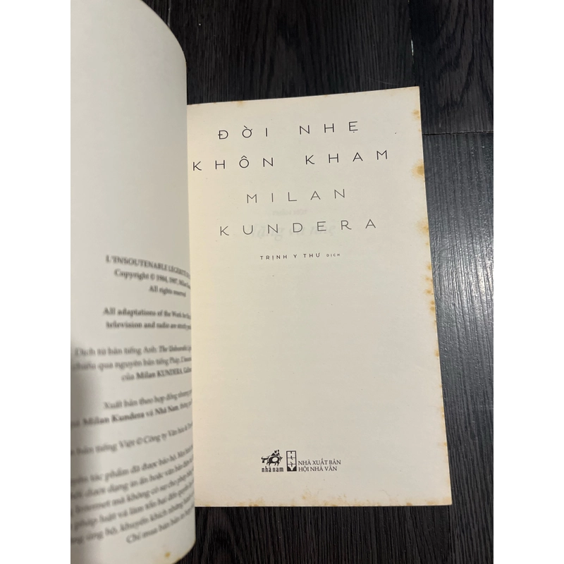 Đời nhẹ khôn kham - Milan Kundera 299567