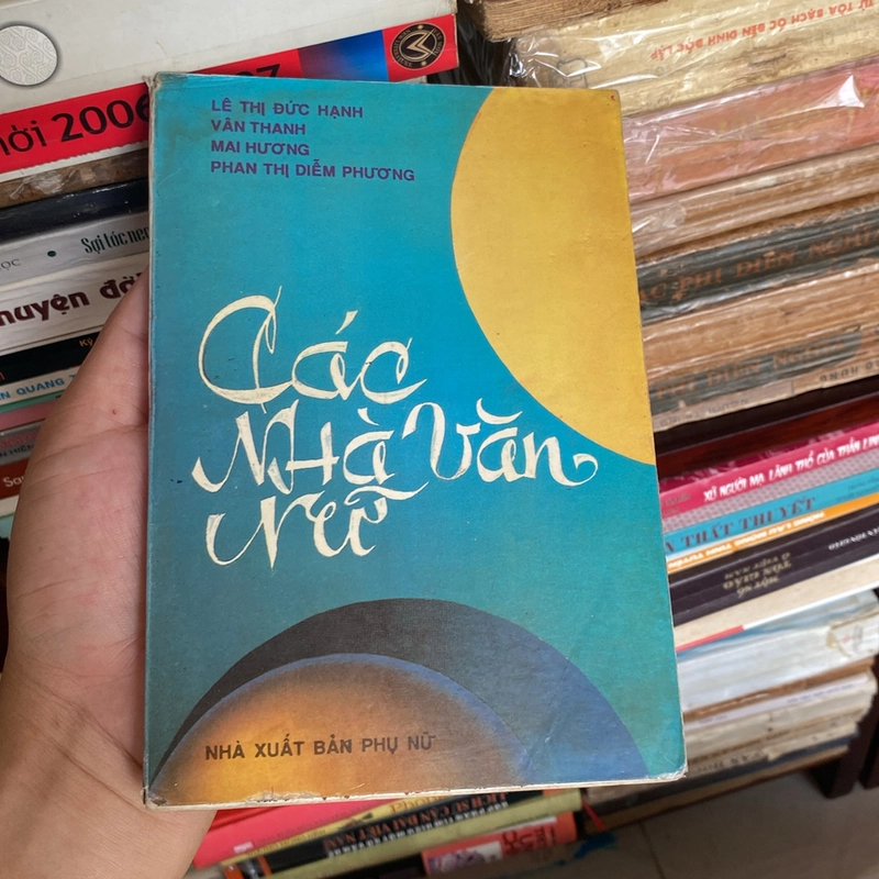CÁC NHÀ VĂN NỮ (VĂN XUÔI), XUẤT BẢN NĂM 1992 472363