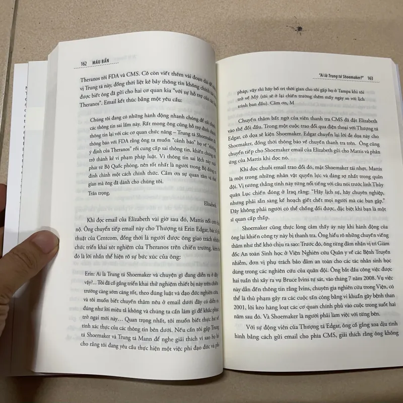 Máu bẩn - John Carreyrou 1022113