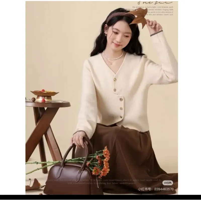 Áo len màu kem cúc lệch dáng tiểu thư 778754