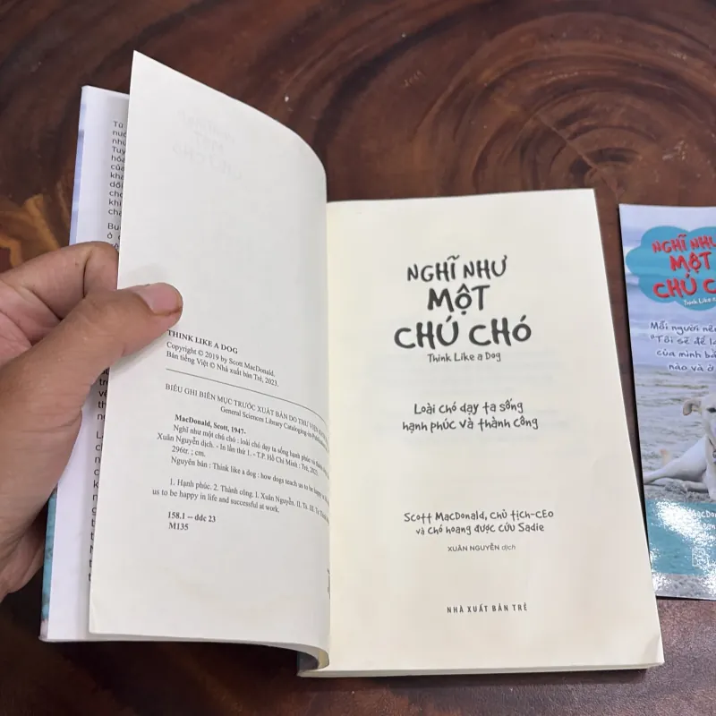 II Nghĩ Như Một Chú Chó _ Loài Chó Dạy Ta Sống Hạnh Phúc Và Thành Công - SCOTT MACDONALD 976345