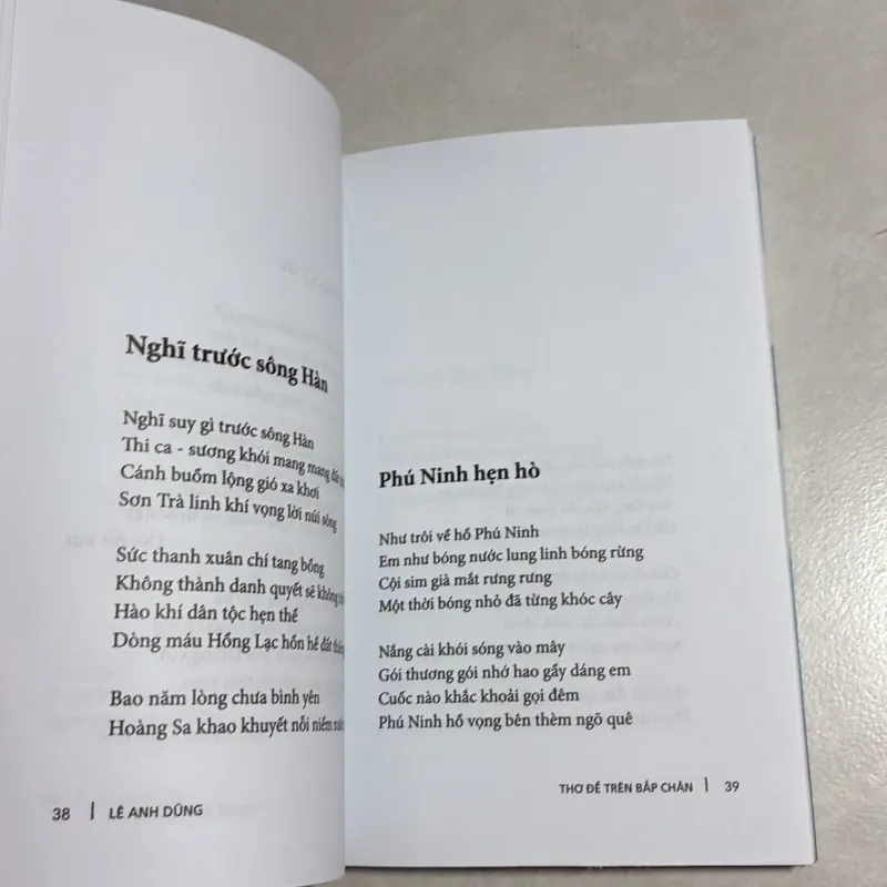 Thơ đề trên bắp chân - Lê Anh Dũng 783203