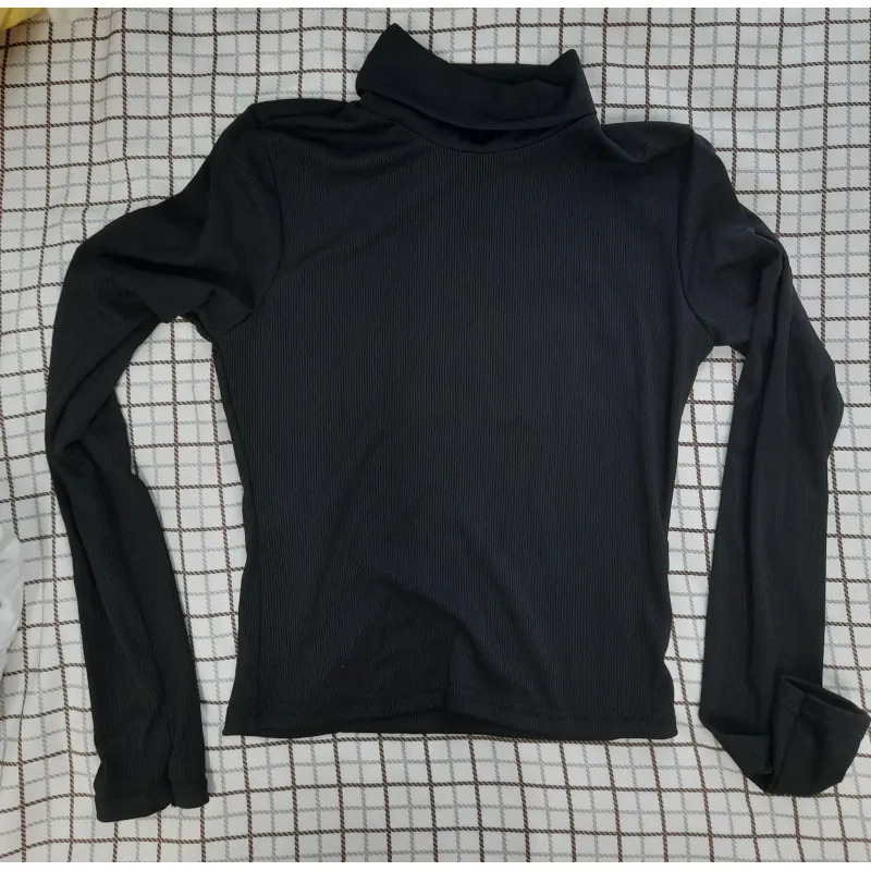 Áo thun cổ lọ Zara dáng crop phù hợp dưới 48kg 974011