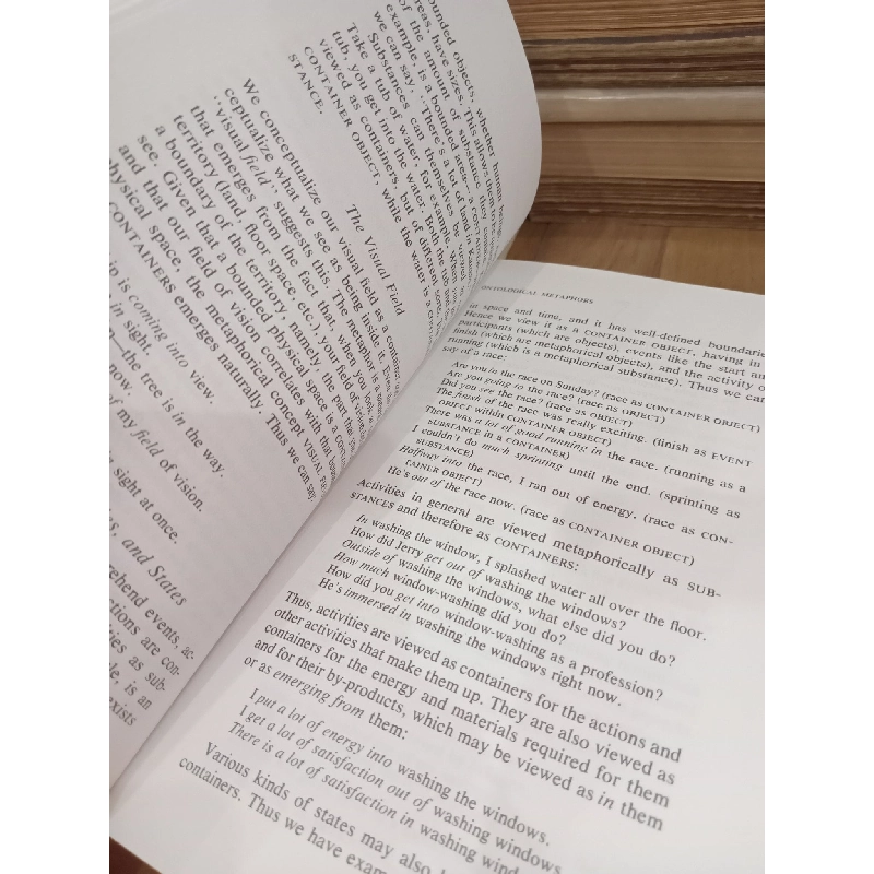 Metaphors we live by - George Lakoff, Mark Johnson 934892