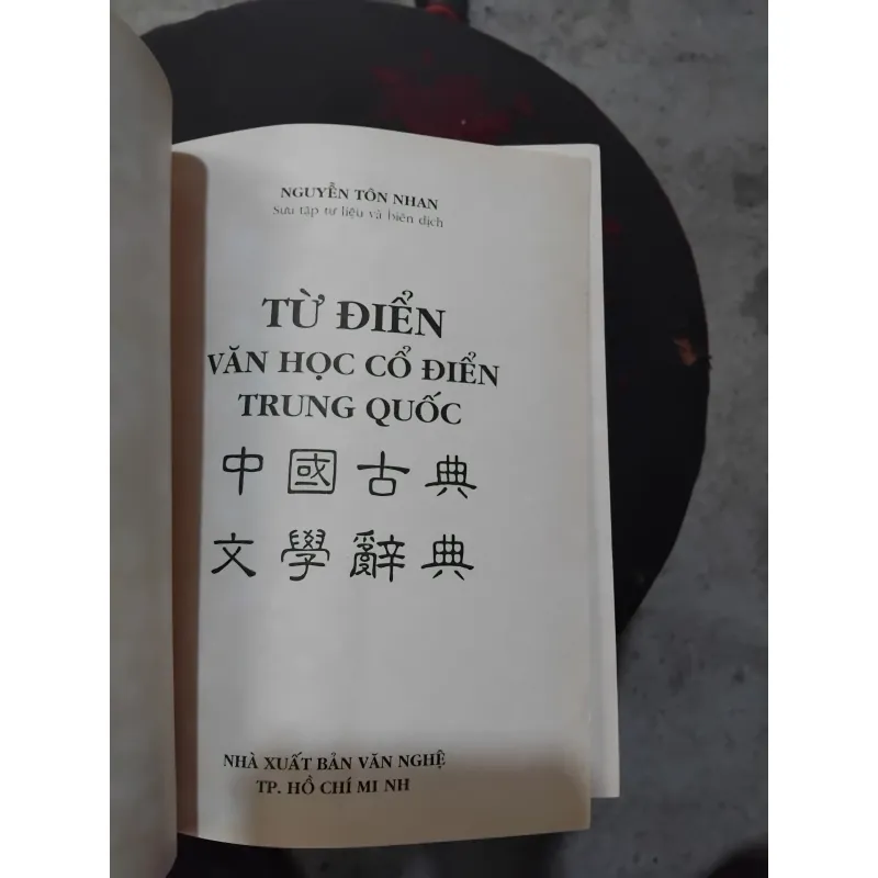 Từ điển văn học cổ điển Trung Quốc do Nguyễn Tôn Nhan soạn  1022477
