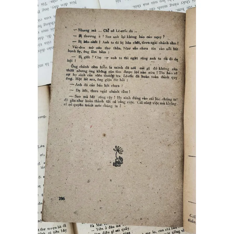 Tiểu thuyết hình sự tội phạm: Thuốc phiện trong trái banh 703964